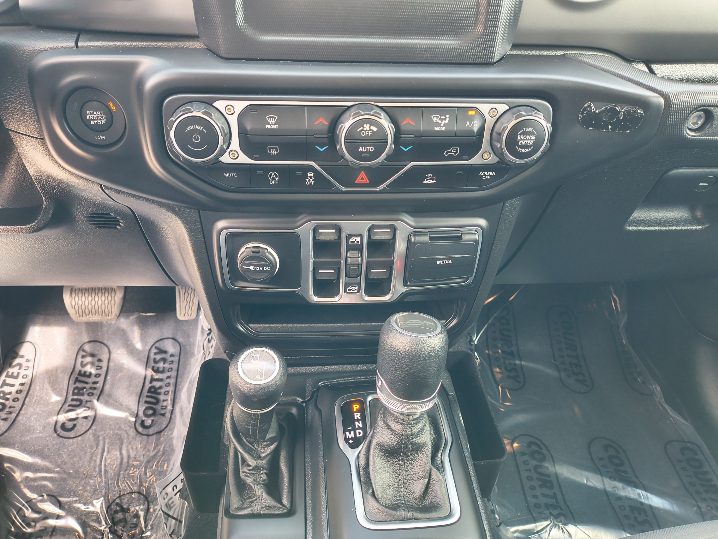 Used 2021 Jeep Gladiator Sport AWD/4WD image 25