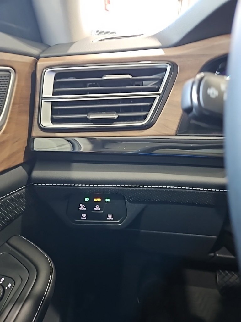 New 2026 Volkswagen Atlas SE image 34