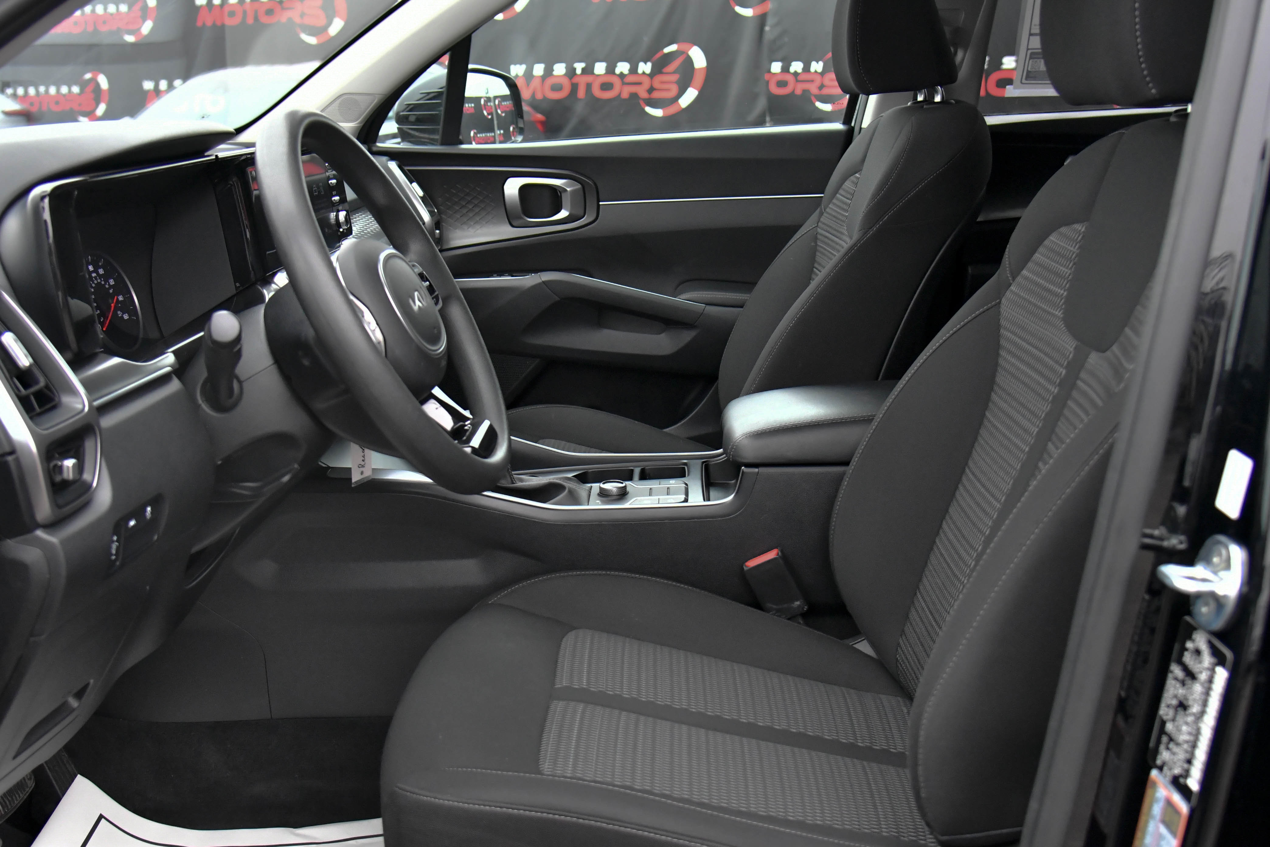 Used 2023 Kia Sorento LX image 17