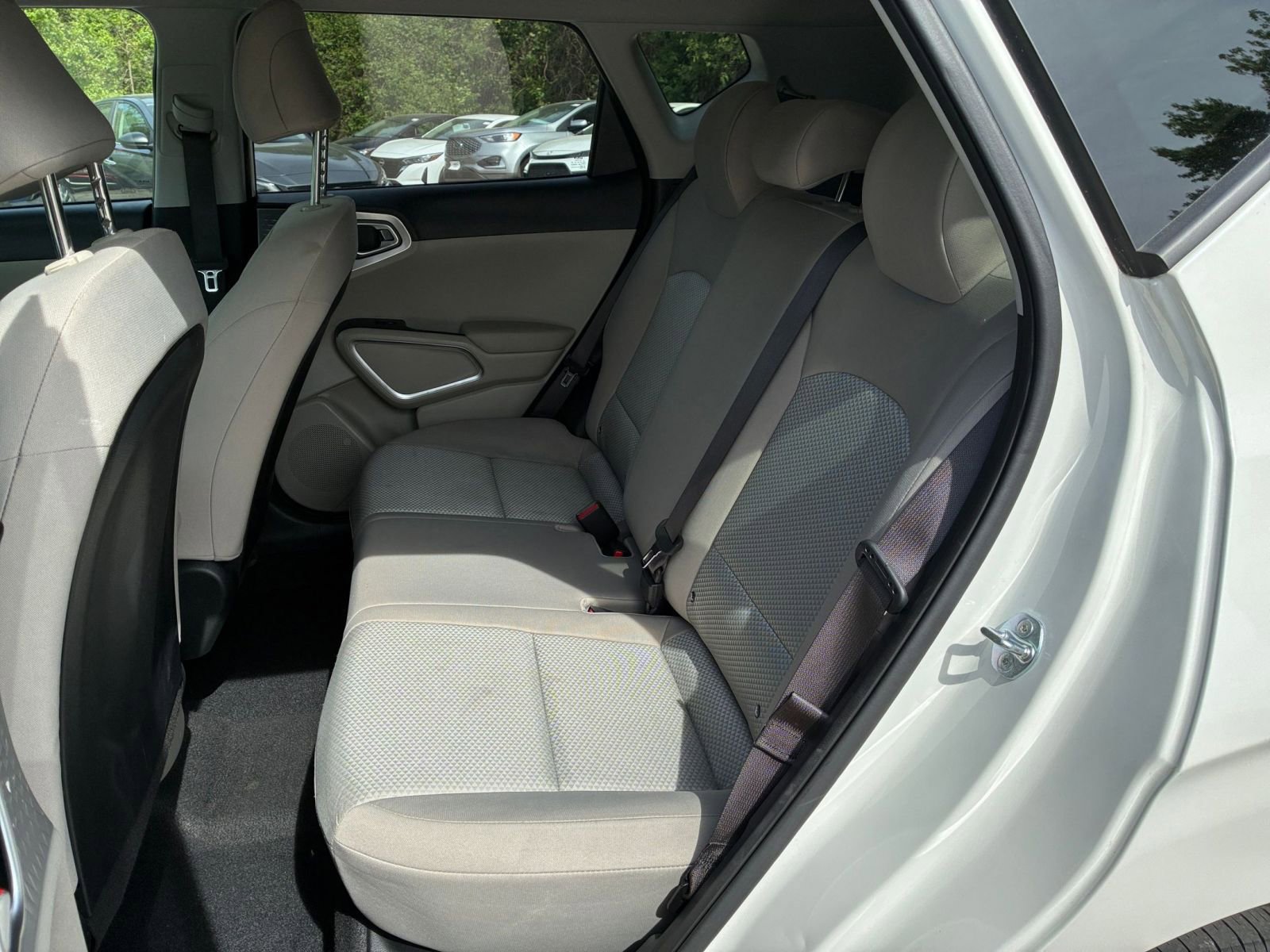 Used 2025 Kia Soul LX w/ LX Technology Package FWD image 34