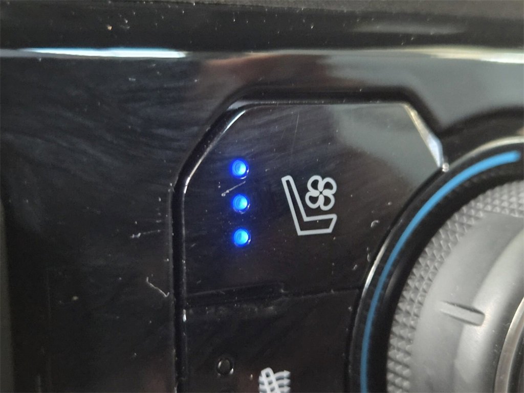 Used 2024 Chevrolet Silverado 2500 LTZ w/ LTZ Convenience Package image 24