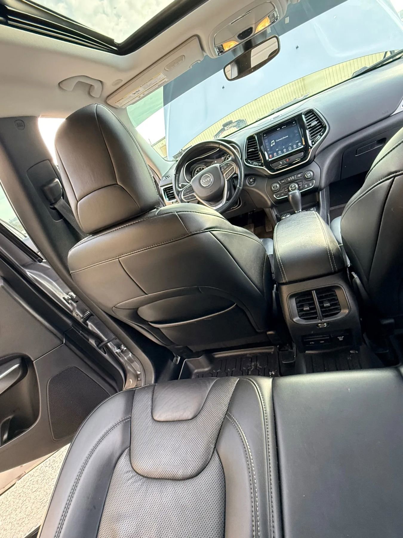 Used 2020 Jeep Cherokee Limited image 36