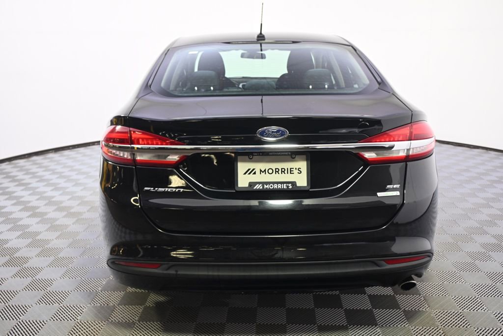 Used 2018 Ford Fusion SE FWD image 5