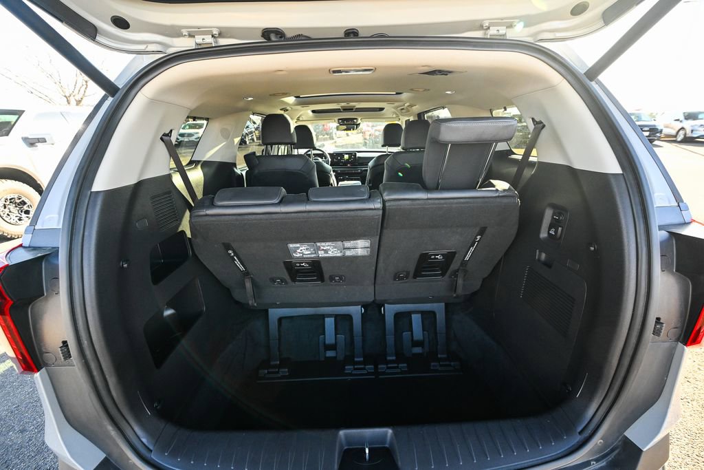 Used 2025 Kia Carnival SX Prestige image 16