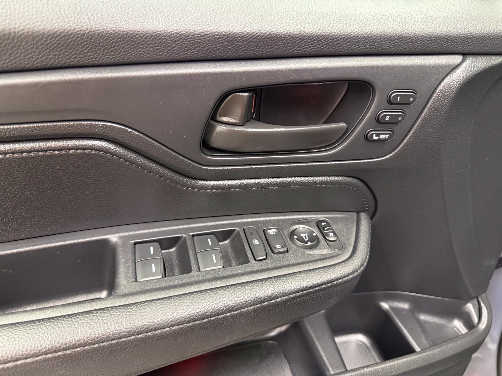Used 2025 Honda Odyssey Sport-L image 10