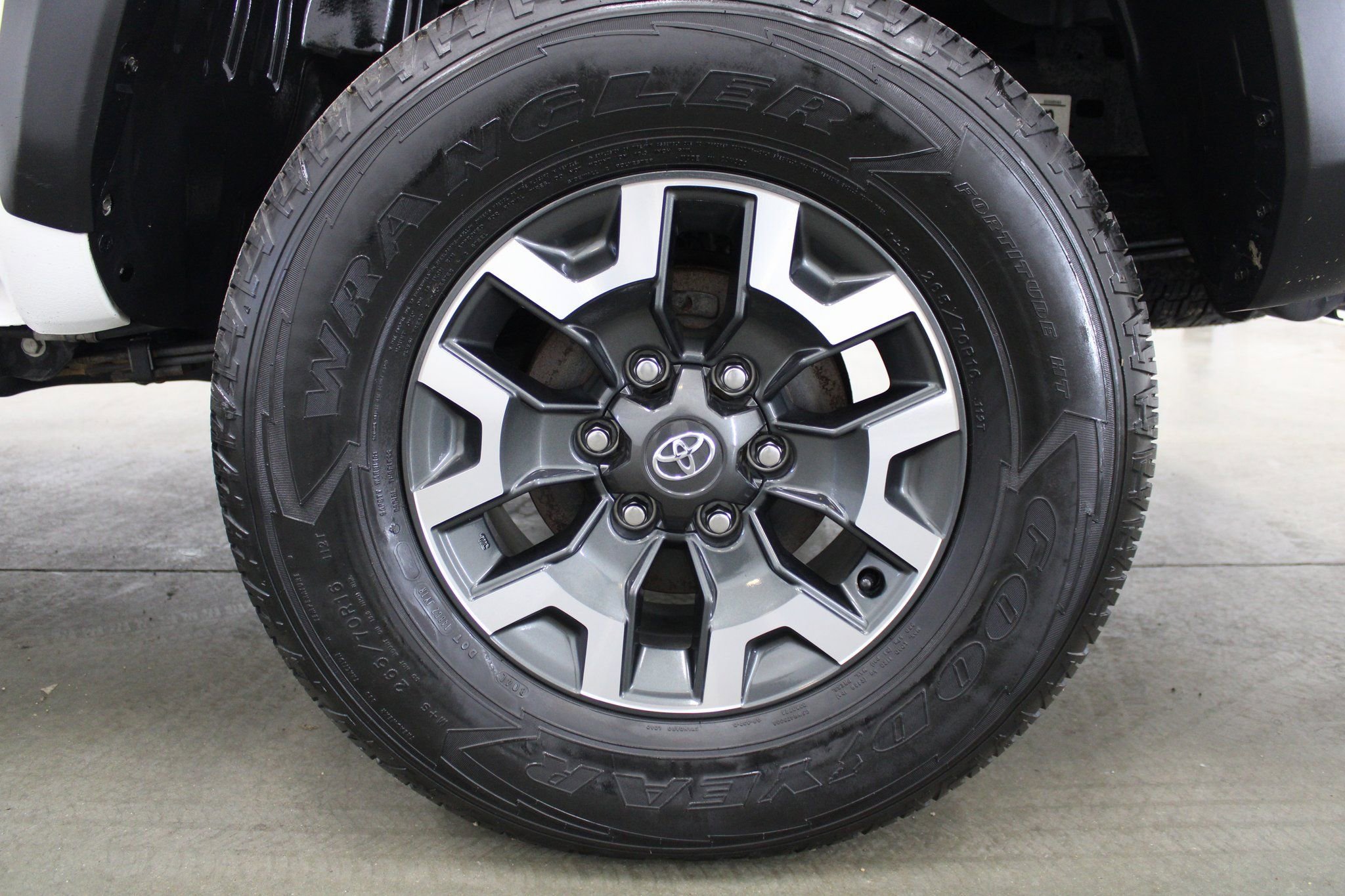 Used 2021 Toyota Tacoma TRD Off-Road w/ Technology Package AWD/4WD image 10
