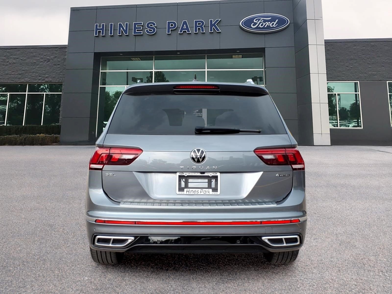 Used 2024 Volkswagen Tiguan SEL R-Line AWD/4WD image 6