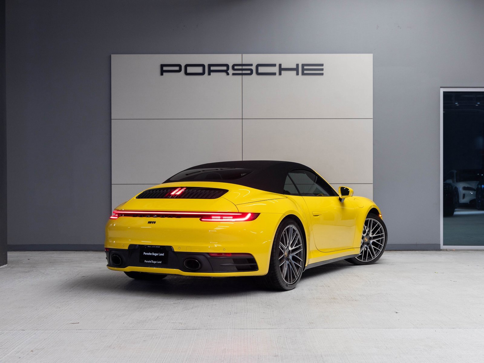 Used 2023 Porsche 911 Carrera image 7