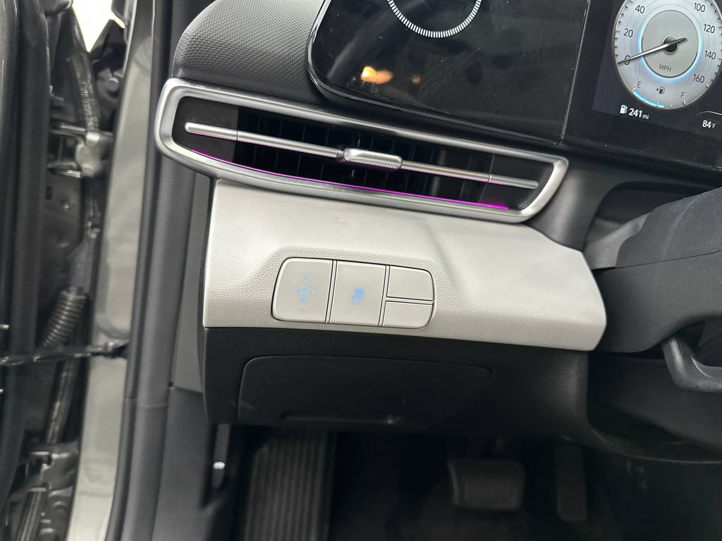 Used 2025 Hyundai Elantra Limited FWD image 32