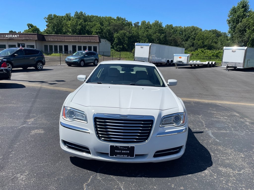 Used 2013 Chrysler 300 RWD image 9