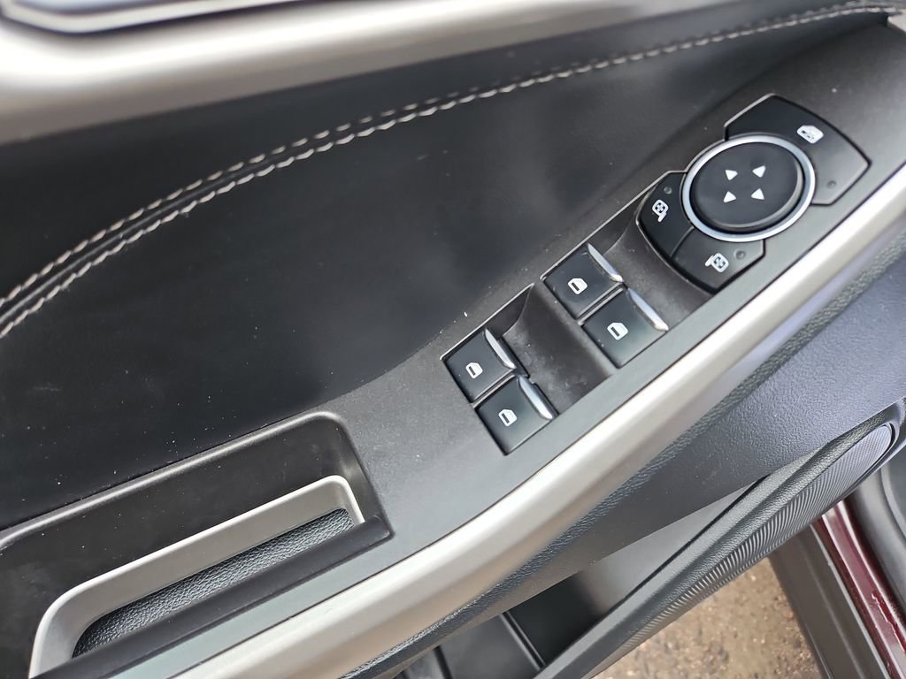 Used 2023 Ford Explorer XLT AWD/4WD image 11