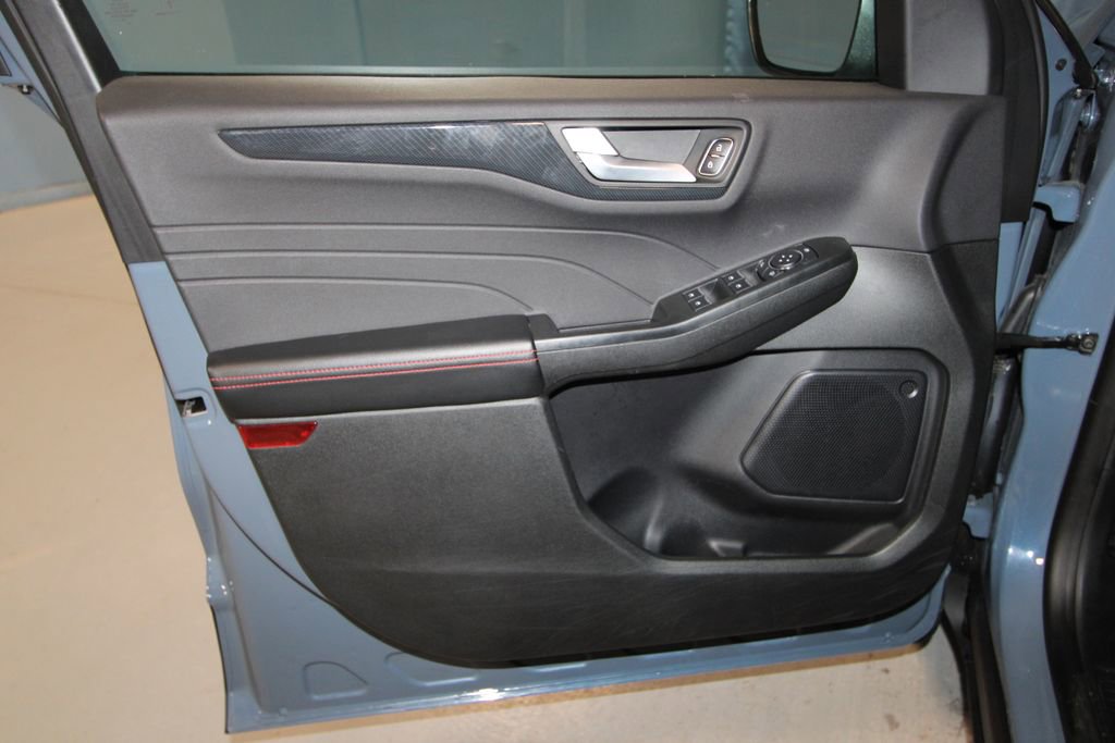 Used 2025 Ford Escape ST-Line Select w/ Tech Pack #1 AWD/4WD image 5