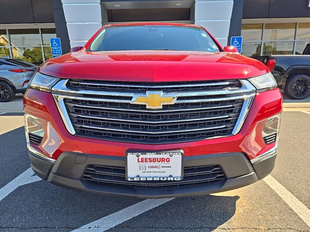 Used 2023 Chevrolet Traverse LT FWD image 2