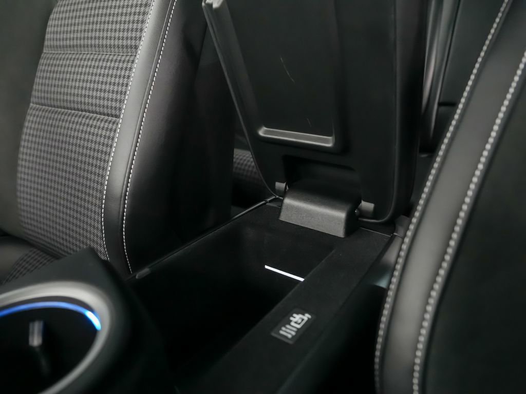 Certified 2025 Porsche Taycan AWD/4WD image 34
