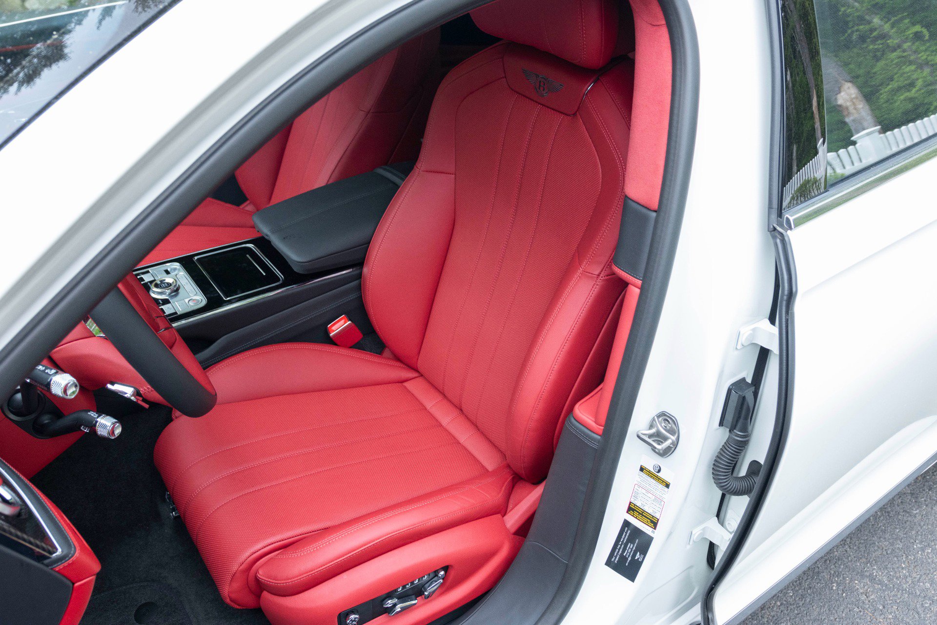 Used 2024 Bentley Flying Spur V8 AWD/4WD image 2