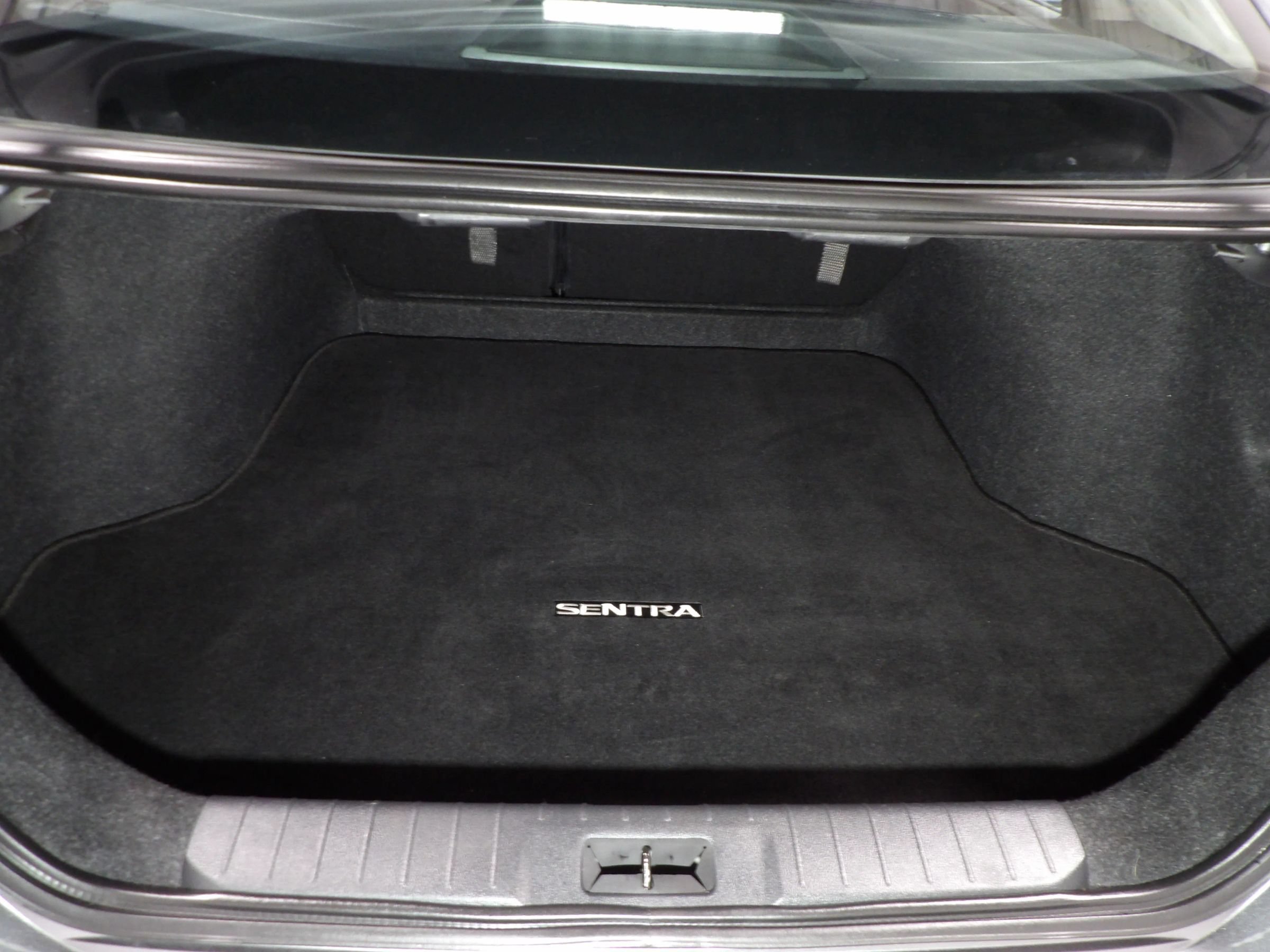 Used 2022 Nissan Sentra SR w/ Electronics Package FWD image 6