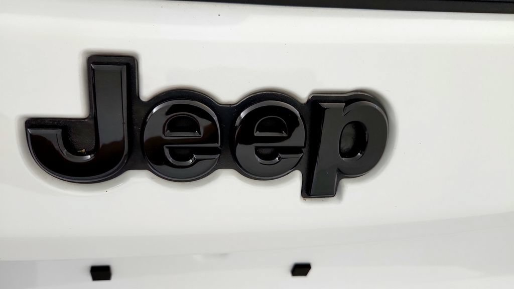 Used 2023 Jeep Compass Latitude w/ Sun and Sound Group AWD/4WD image 14