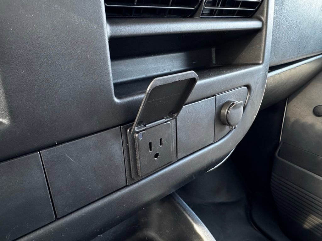 Used 2016 Chevrolet Express 3500 RWD image 7