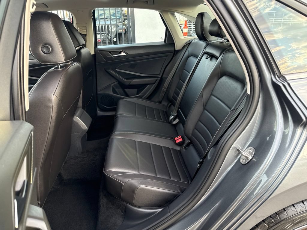 Used 2024 Volkswagen Jetta SE FWD image 22