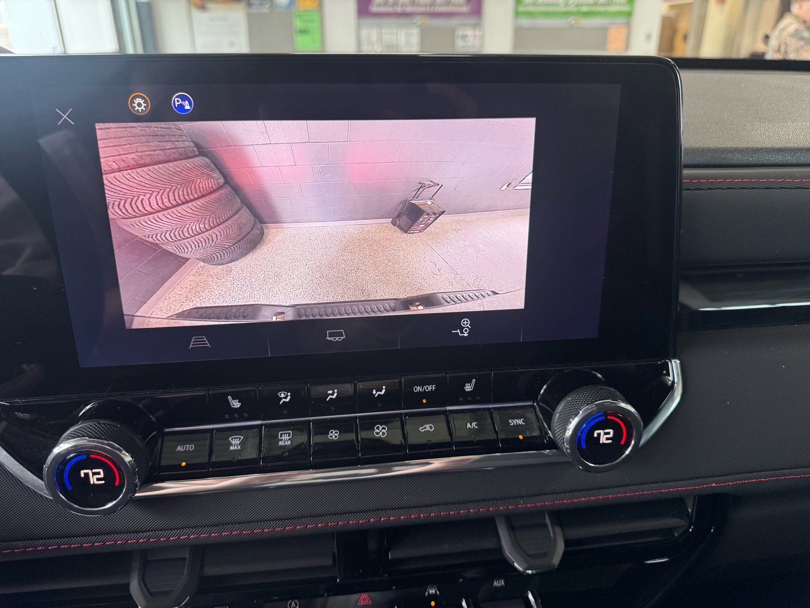 Used 2024 Chevrolet Colorado Z71 w/ Z71 Convenience Package 2 image 21