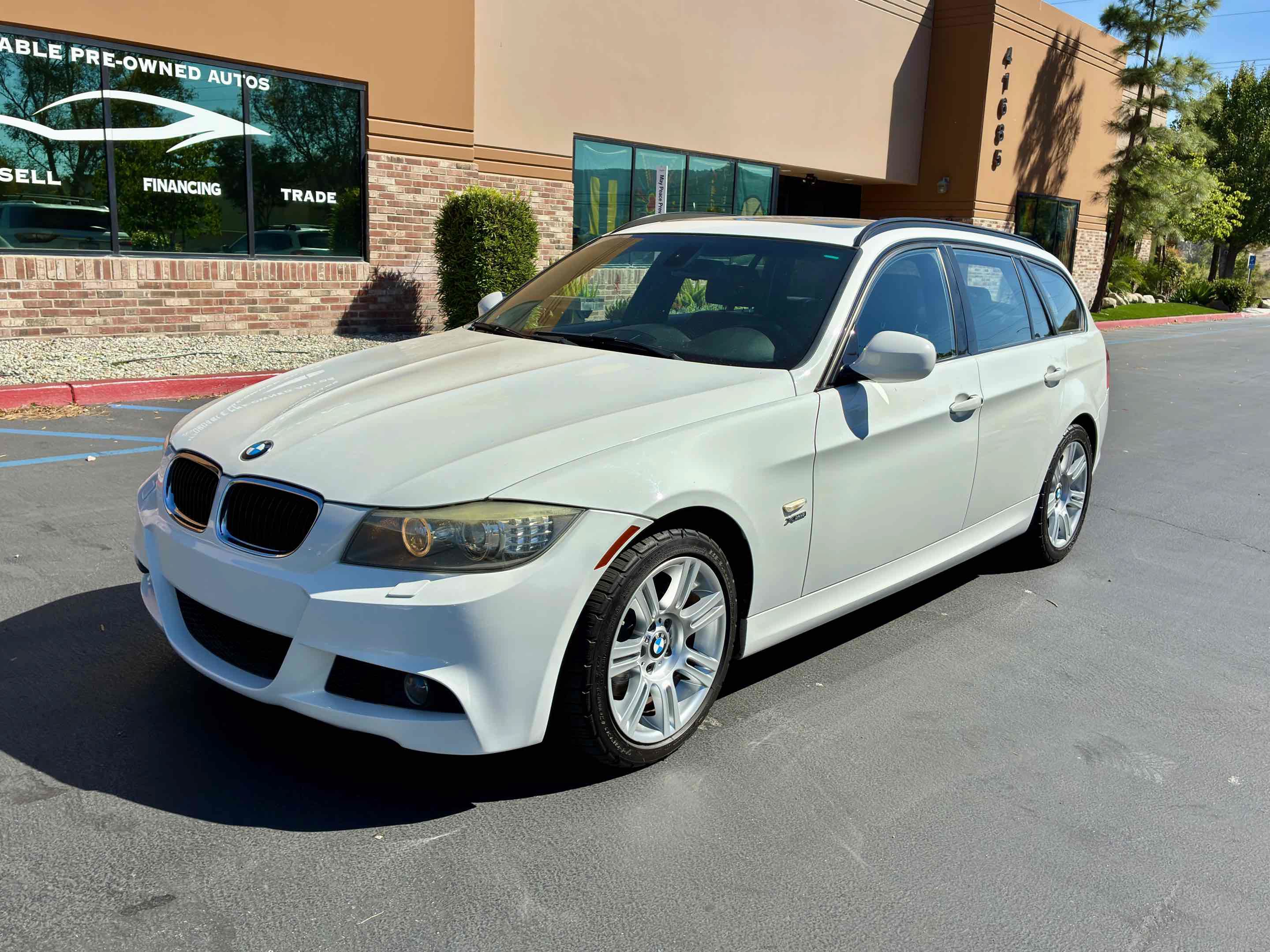 Used 2011 BMW 328i xDrive Wagon AWD/4WD image 4