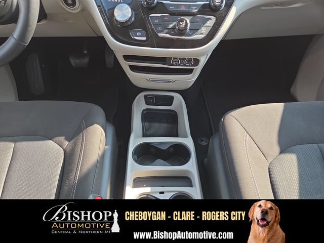 Used 2023 Chrysler Voyager LX FWD image 20