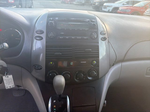 Used 2010 Toyota Sienna LE FWD image 24