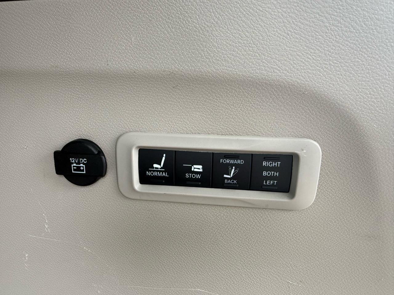 Used 2020 Chrysler Pacifica Limited w/ Tire & Wheel Group image 19