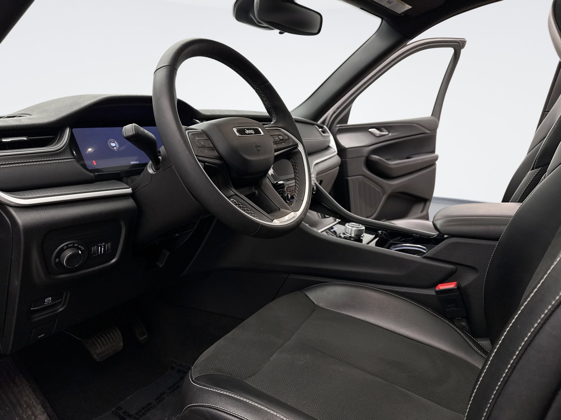 Used 2023 Jeep Grand Cherokee Altitude image 10