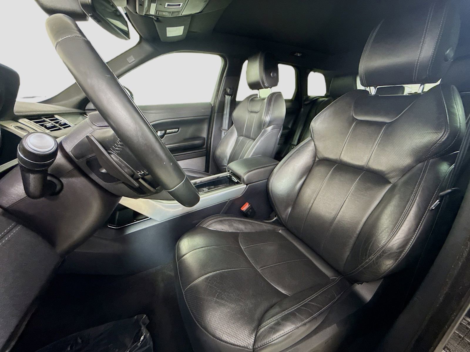 Used 2017 Land Rover Range Rover Evoque SE Premium image 18