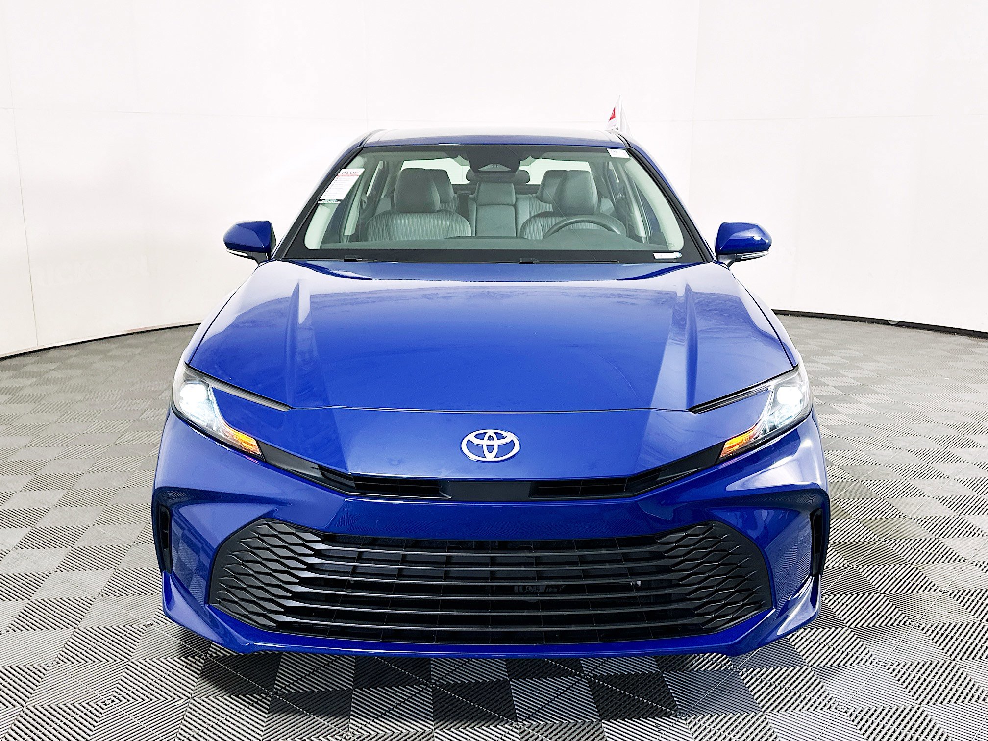 Used 2025 Toyota Camry LE image 8