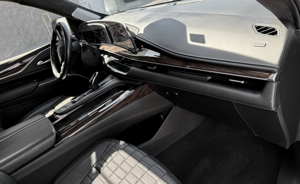Used 2021 Cadillac Escalade Sport Platinum w/ Heavy-Duty Trailer Package AWD/4WD image 31