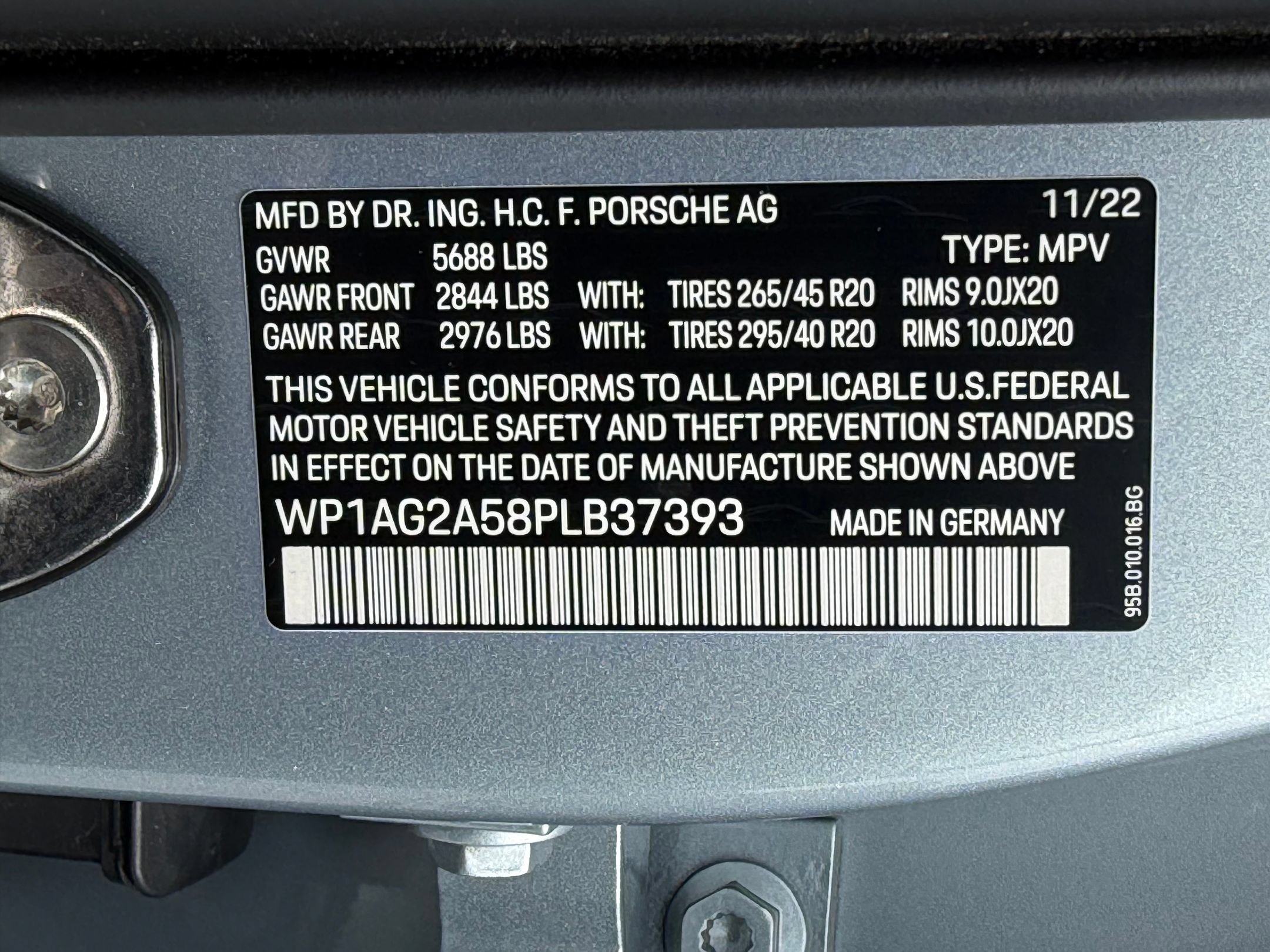 Certified 2023 Porsche Macan S AWD/4WD image 32