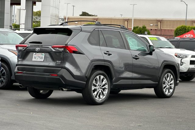 Certified 2022 Toyota RAV4 XLE Premium AWD/4WD image 5