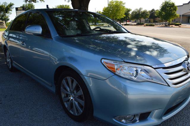 Used 2011 Toyota Avalon Limited FWD image 3