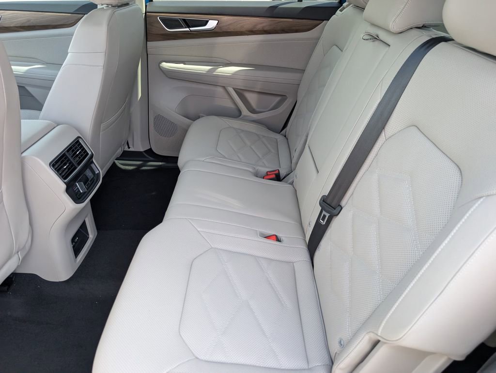 Used 2025 Volkswagen Atlas SE image 21