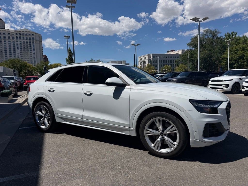 Used 2023 Audi Q8 Premium w/ Convenience Package AWD/4WD image 4