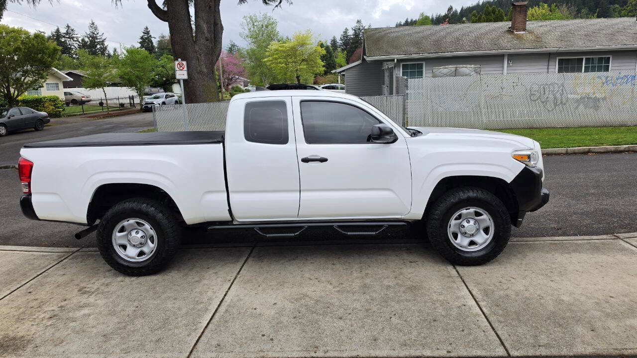 Used 2016 Toyota Tacoma SR RWD image 4