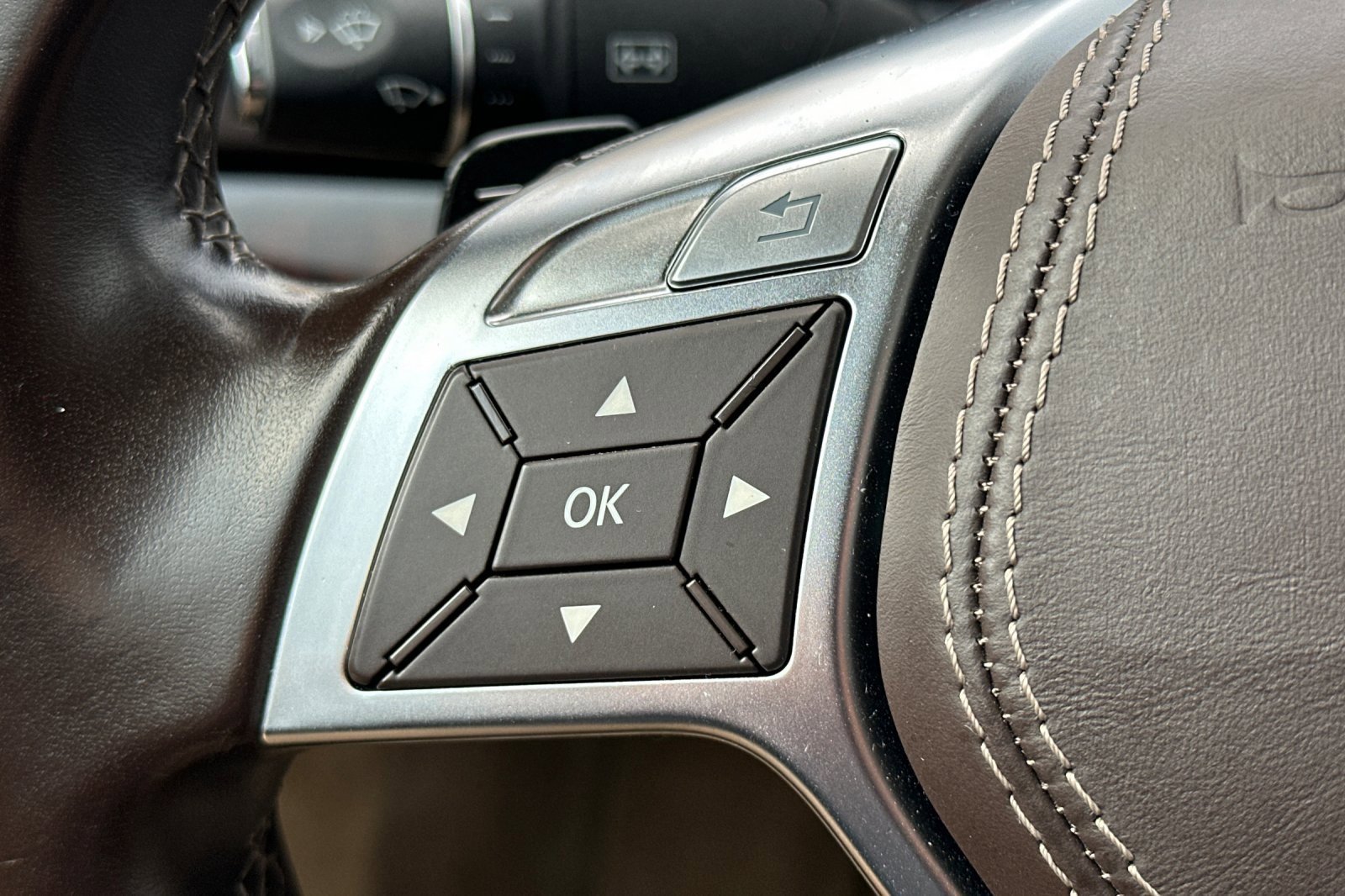 Used 2015 Mercedes-Benz SL 63 AMG image 34