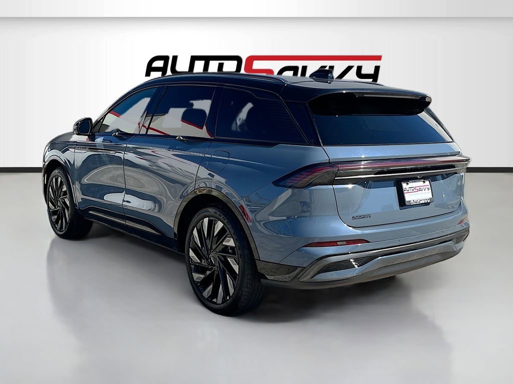 Used 2025 Lincoln Nautilus Reserve w/ Jet Appearance Package image 5