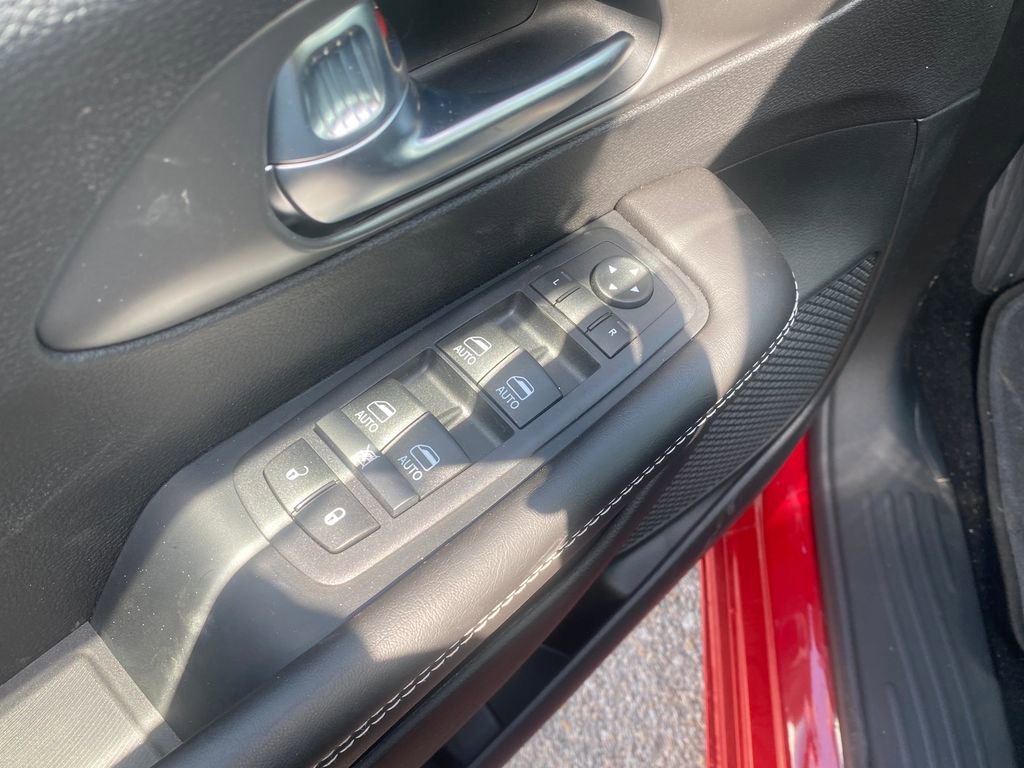 New 2027 Chrysler Pacifica Select AWD/4WD image 17