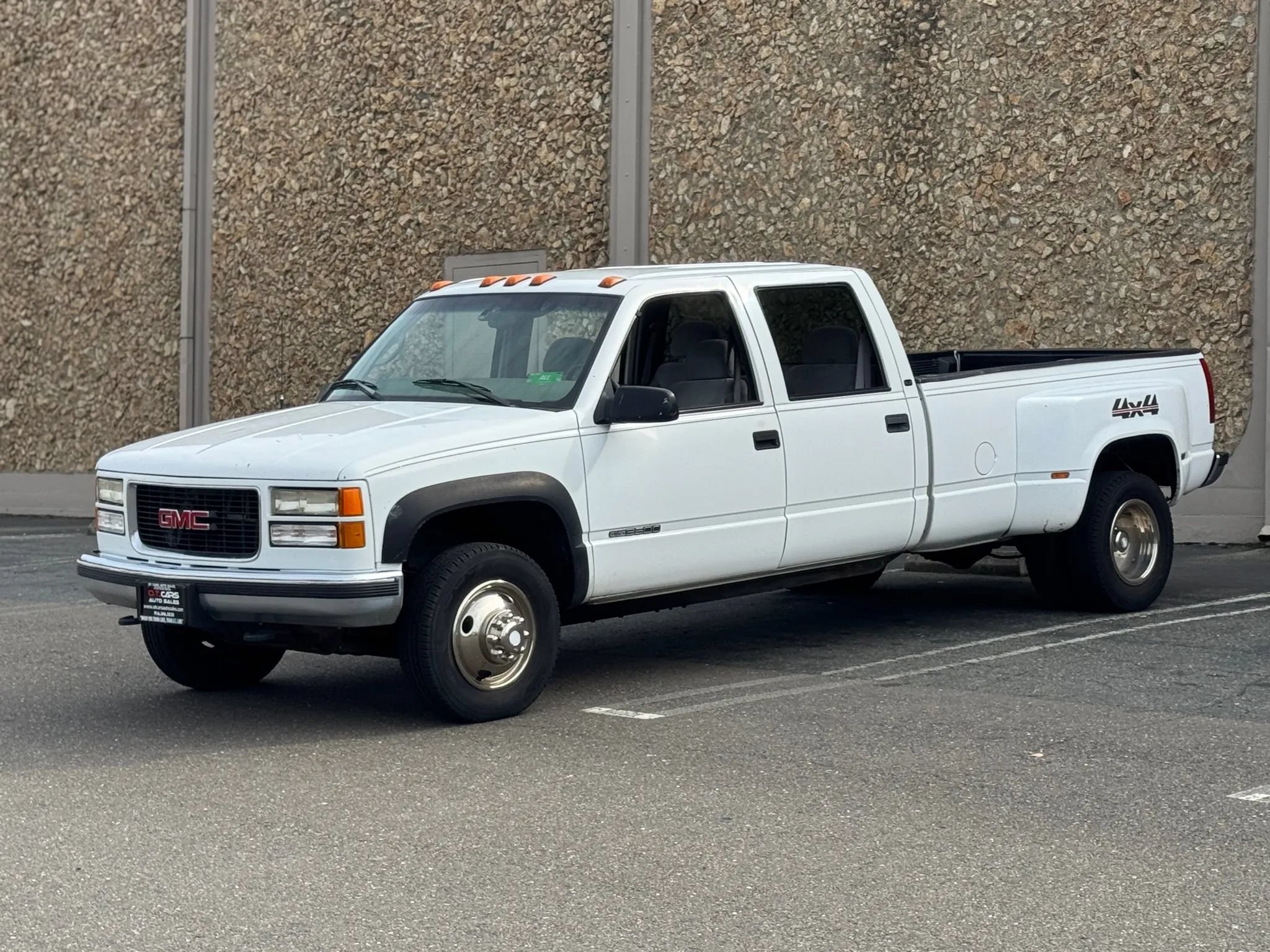 Used 2000 GMC Sierra 3500 4x4 Crew Cab w/ SLE Marketing Option Pkg 3 image 2