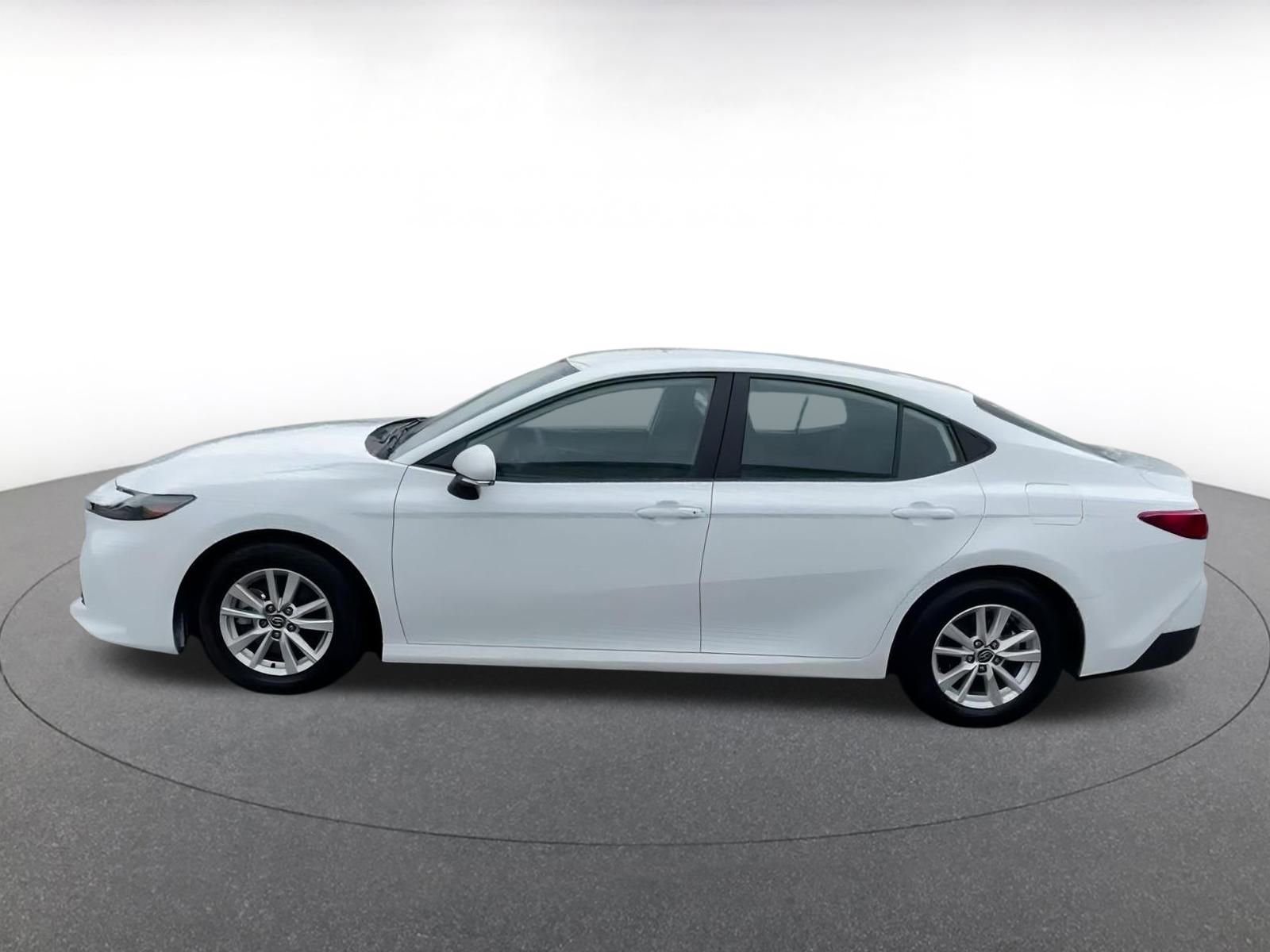 Used 2025 Toyota Camry LE image 9