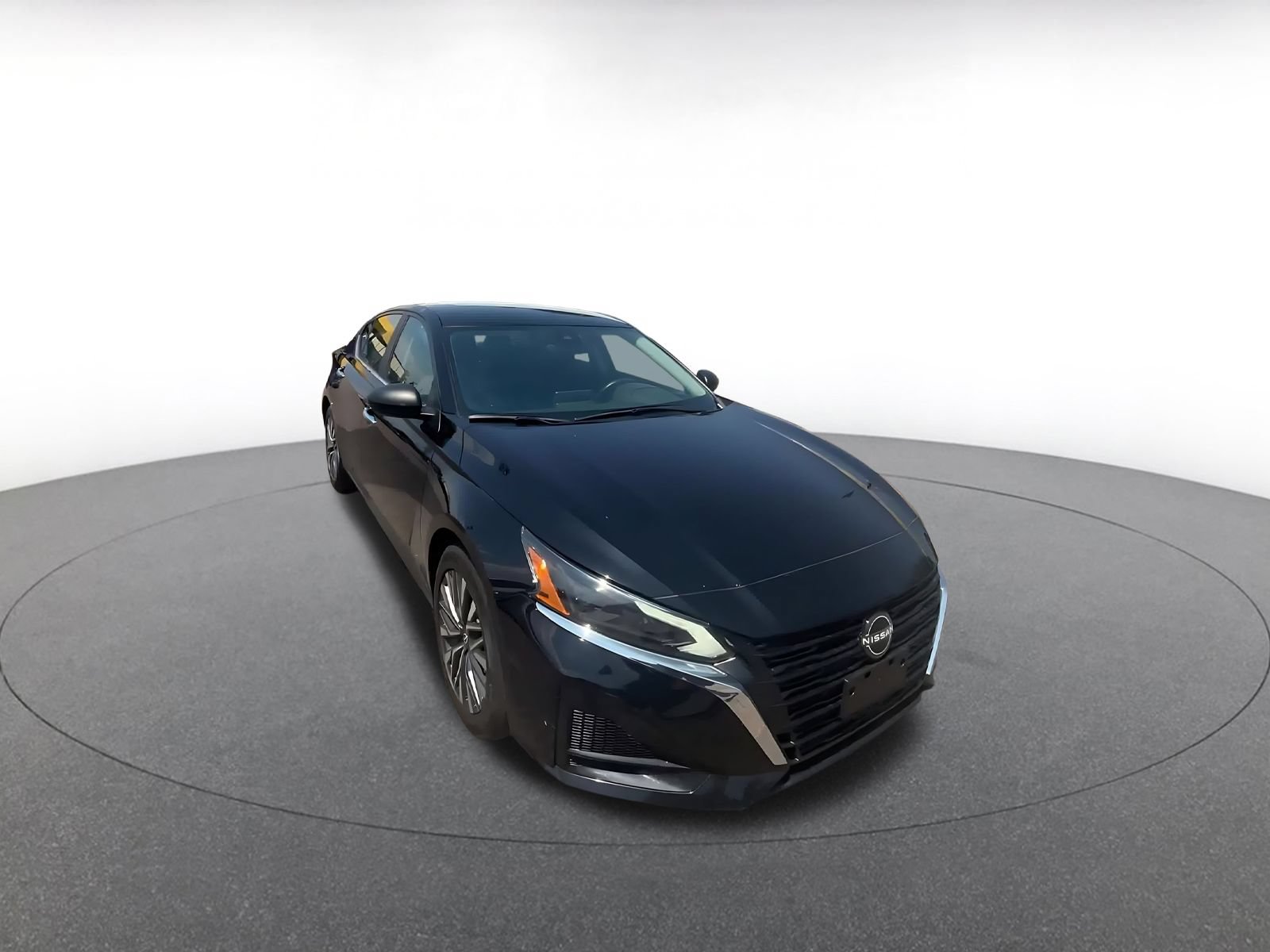 Used 2025 Nissan Altima 2.5 SV FWD image 3