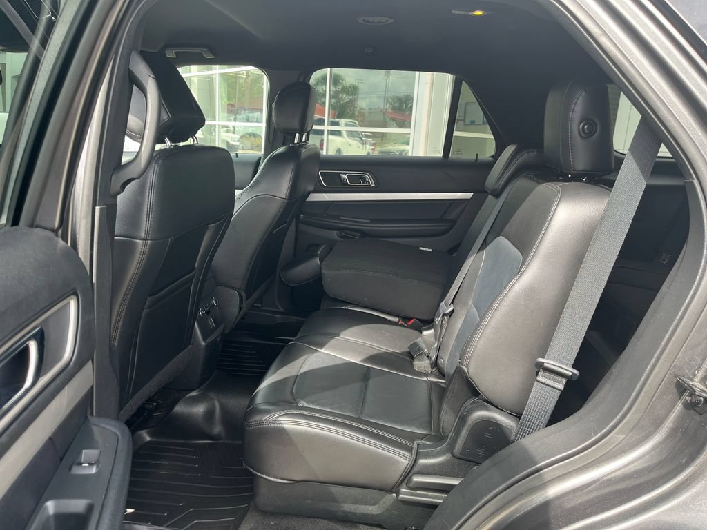 Used 2017 Ford Explorer XLT w/ Equipment Group 202A FWD image 12