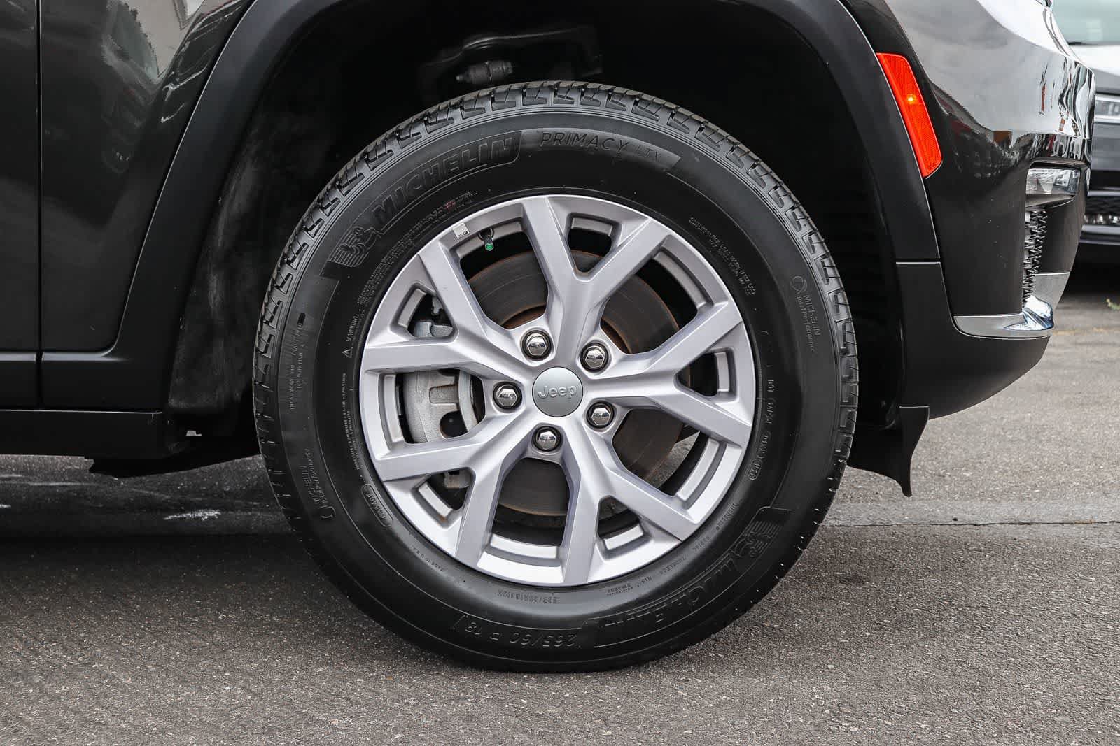 Used 2022 Jeep Grand Cherokee L Limited AWD/4WD image 9