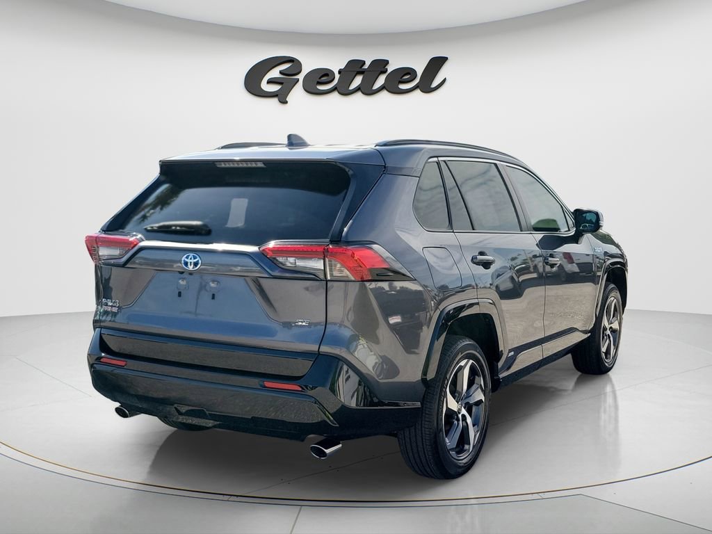 Used 2022 Toyota RAV4 SE w/ Weather & Moonroof Package AWD/4WD image 5