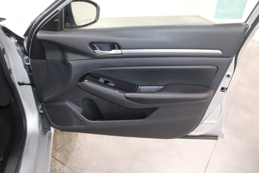 Used 2024 Nissan Altima 2.5 SR image 28
