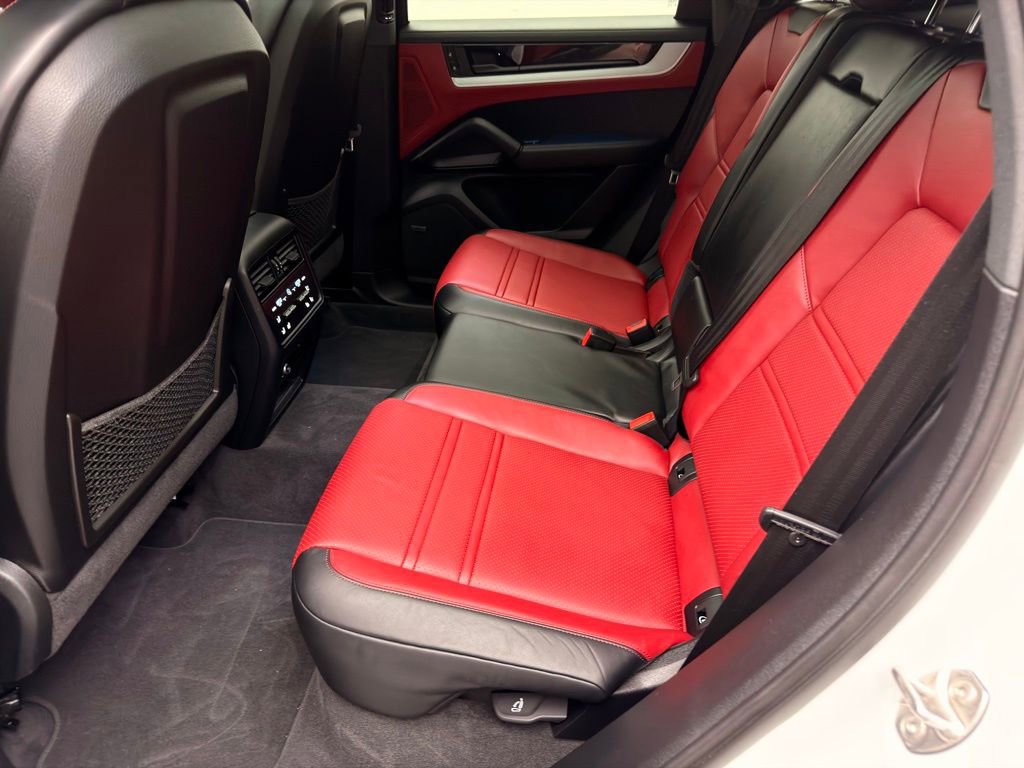 Used 2024 Porsche Cayenne Coupe image 27