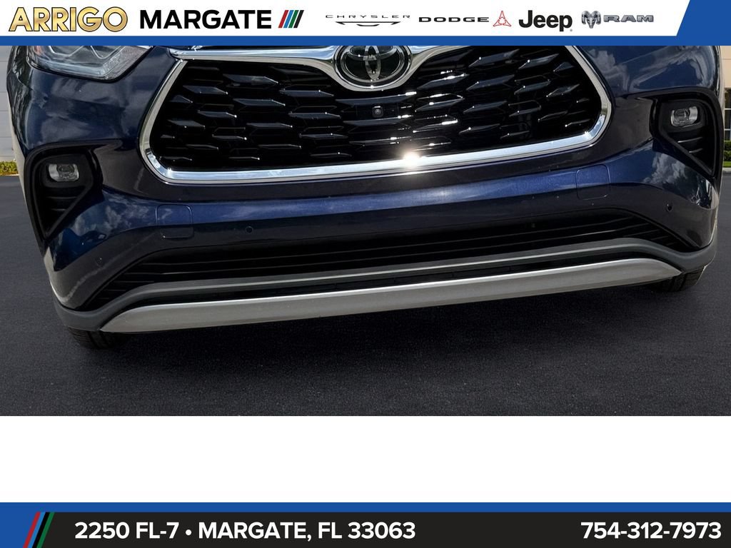 Used 2024 Toyota Highlander Platinum FWD image 2